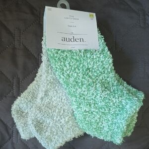 Auden Fuzzy Low-Cut Socks in Green and Cream